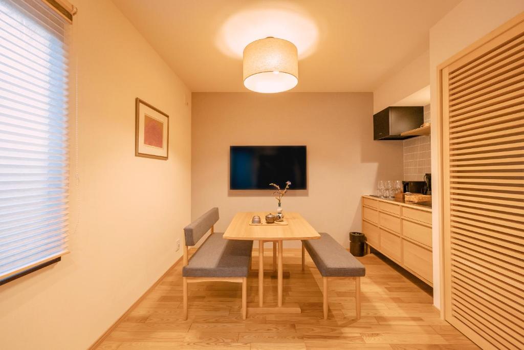 TV a/nebo společenská místnost v ubytování 谷町君 星屋 東山望月居