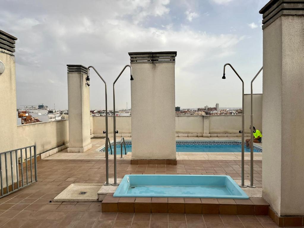 The swimming pool at or close to Apartamento en Chamberí con piscina - Lovely apartment in the City Center with swimming pool