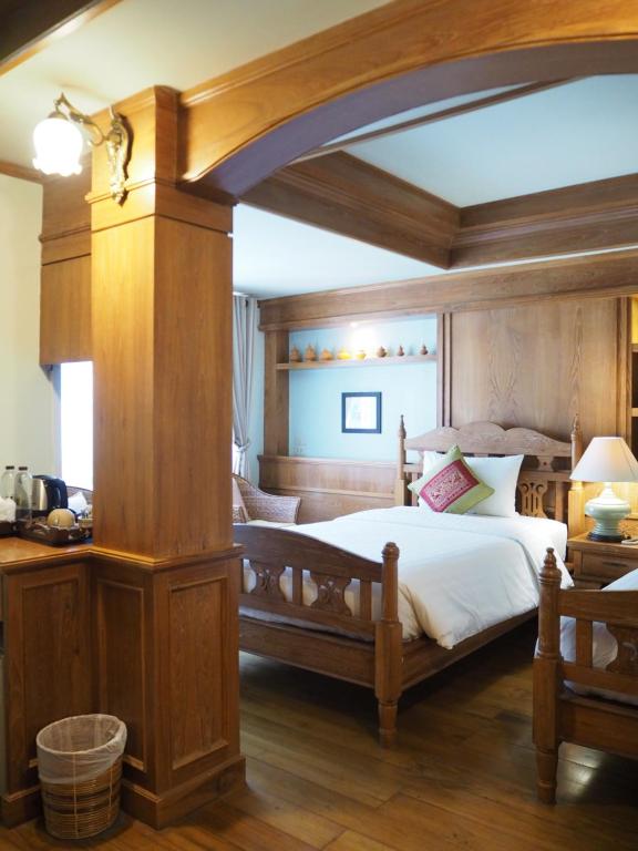 Rich Lanna House - 7