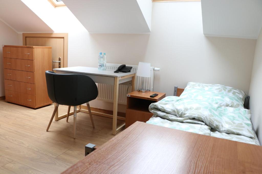 Letto o letti in una camera di Dom Studenta PANS - Akademik, Hostel
