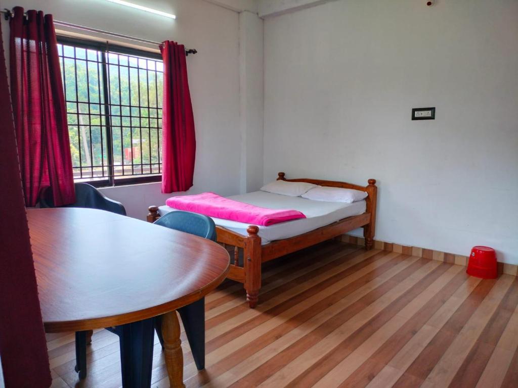 Postel nebo postele na pokoji v ubytování REST POINT HOMESTAY