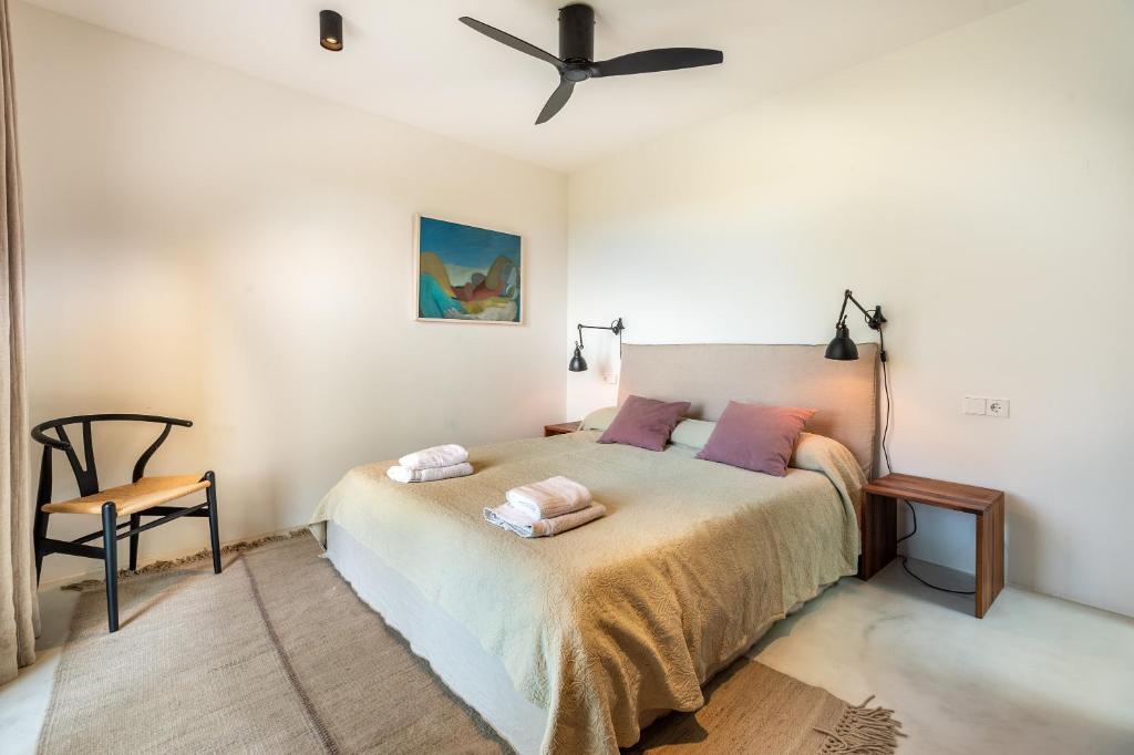 a bedroom with a bed and a ceiling fan at Casa Juliarina in Sant Josep de sa Talaia
