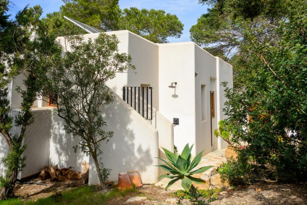a white house with trees in front of it at Casa Juliarina in Sant Josep de sa Talaia