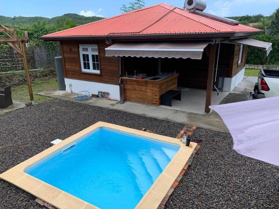 Bazén v ubytování Ti Kay Paradise nebo v jeho okolí