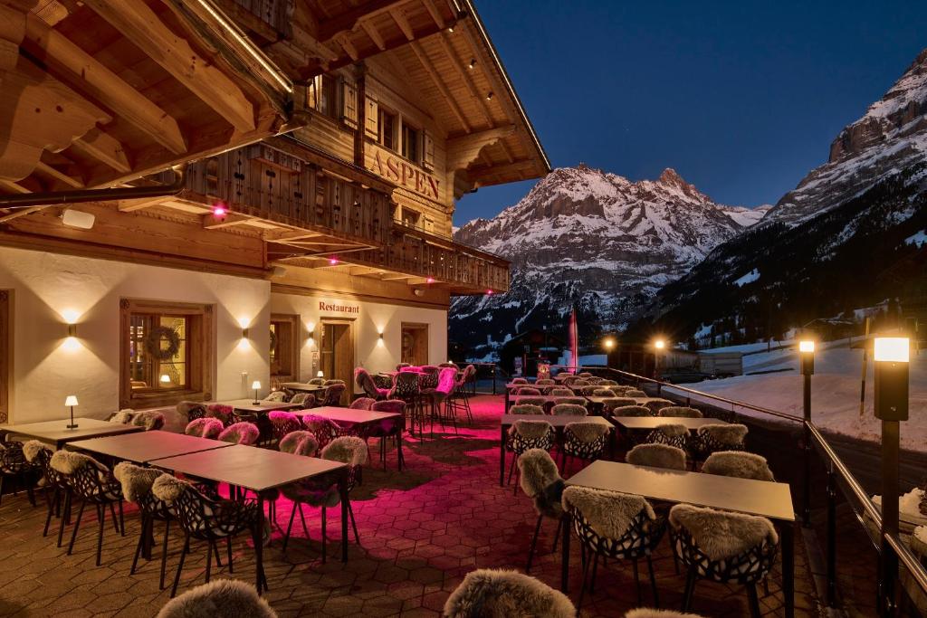 Nespecifikovaný výhled na hory nebo výhled na hory při pohledu z hotelu