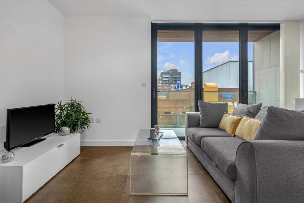 A seating area at Modern One Bedroom Apartments in Old Street