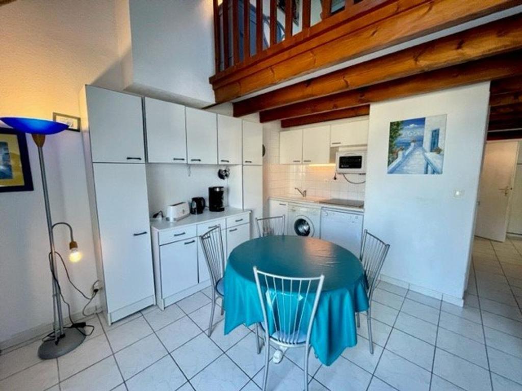 a kitchen with a table and chairs in a room at Appartement bord de mer à Saint-Pierre-Quiberon avec balcon et garage - FR-1-478-181 in Saint-Pierre-Quiberon