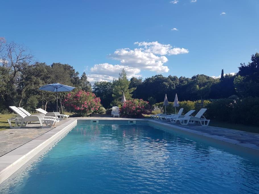 Bazén v ubytovaní grand gîte de charme en Cévennes alebo v jeho blízkosti