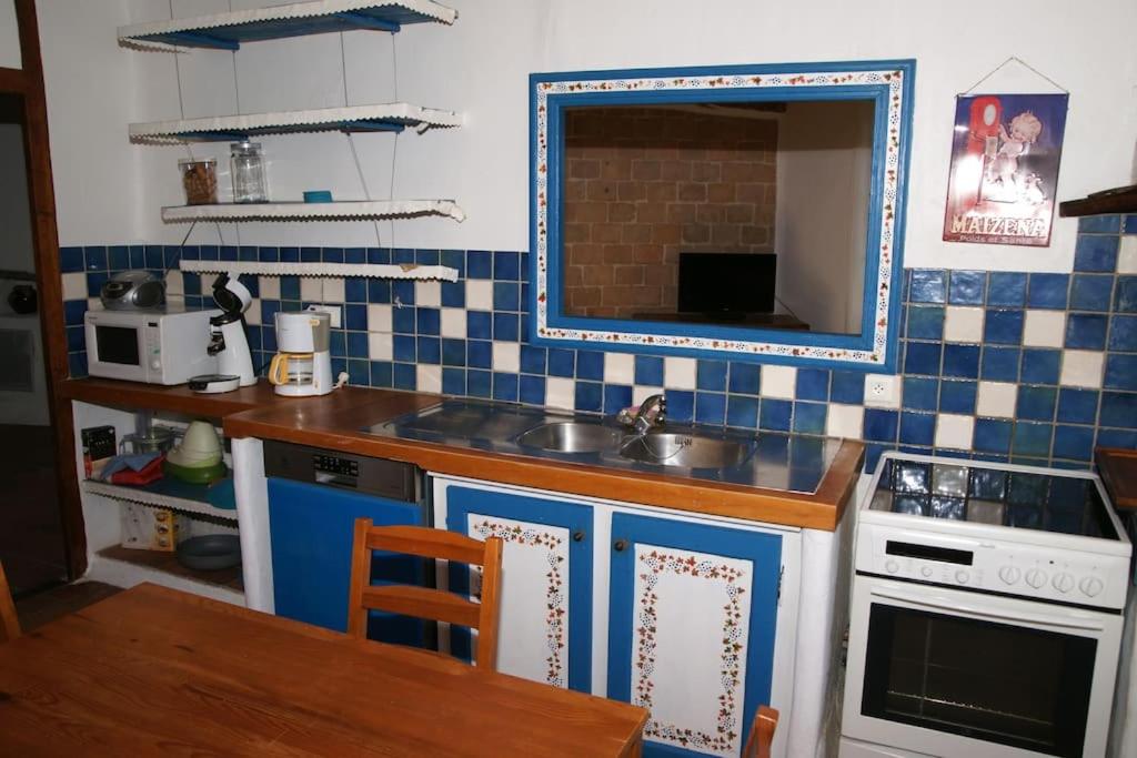 Kuchyňa alebo kuchynka v ubytovaní grand gîte de charme en Cévennes