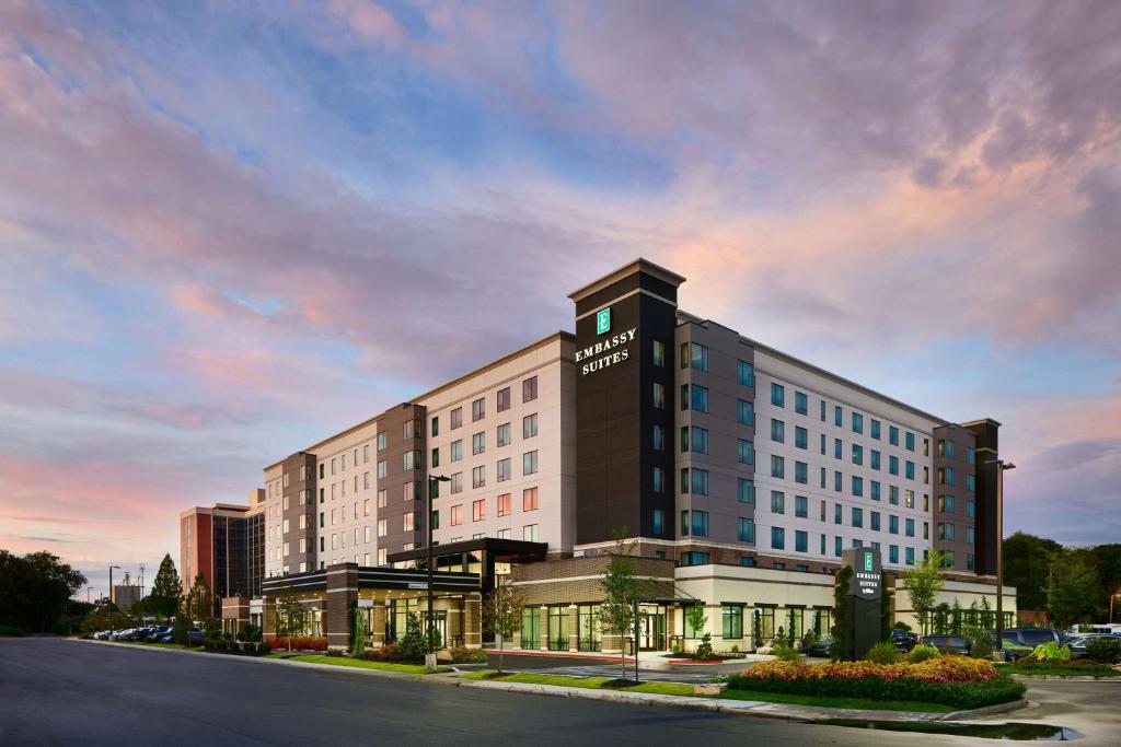 Embassy Suites By Hilton Atlanta Airport North