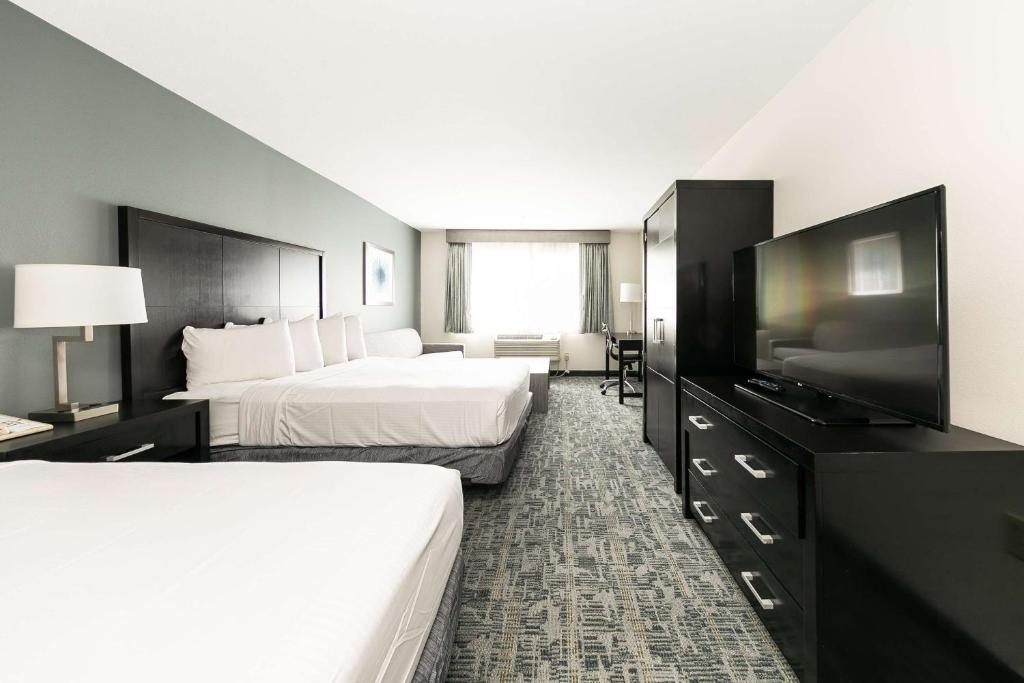 رزرو هتل، Best Western Inn & Suites Zoo San Diego -SeaWorld Area | 09197245267