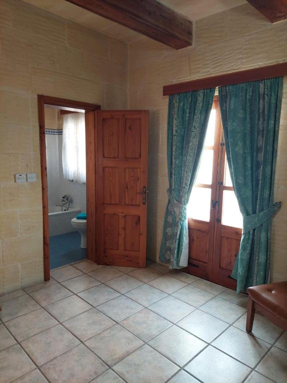 MJ Farmhouse B&B - 9