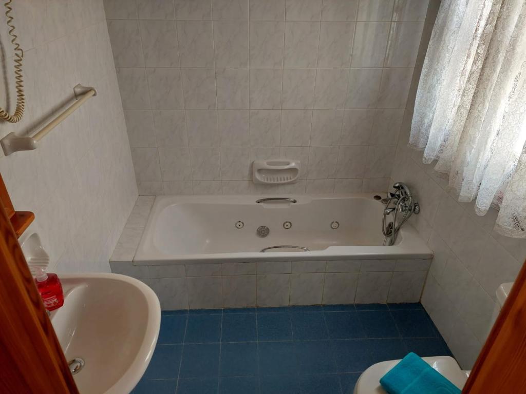 MJ Farmhouse B&B - 12