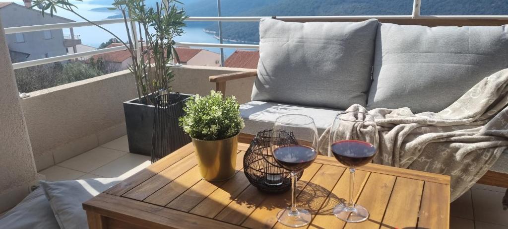 Posedenie v ubytovaní Apartment Cami -Stylish apartment with a beautiful seaview