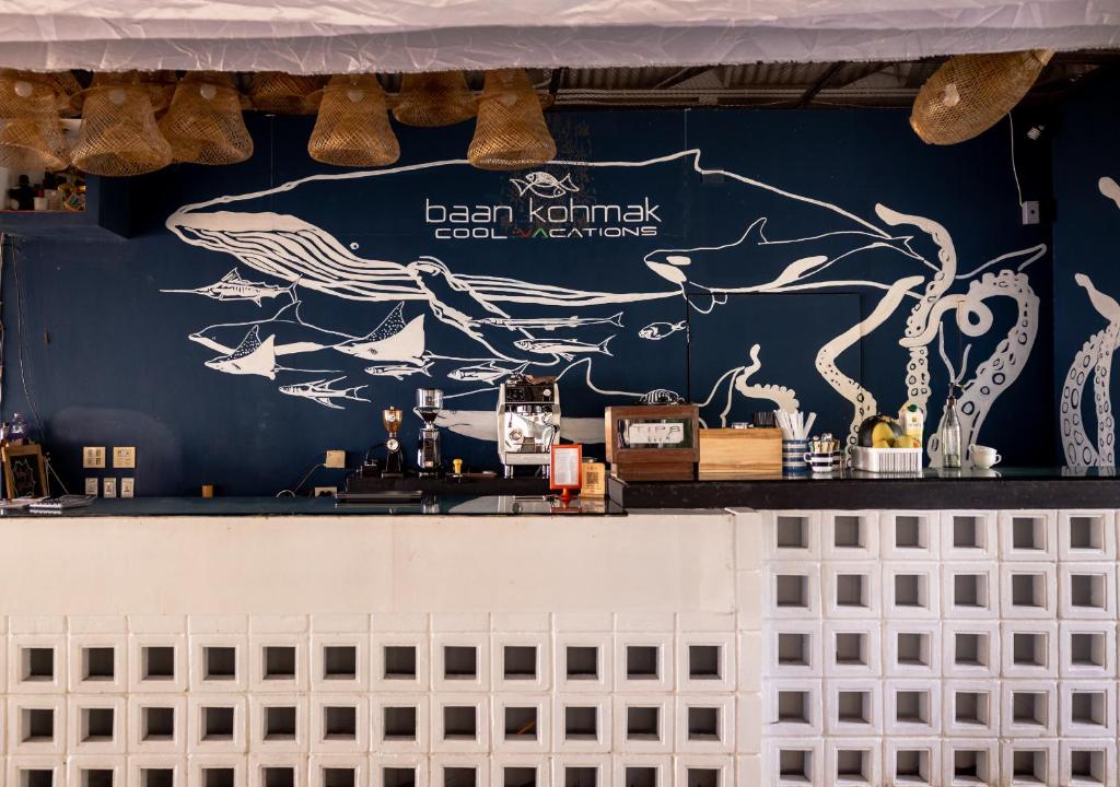 Lounge nebo bar v ubytování Baan Koh Mak