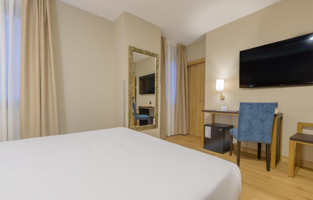TV a/nebo společenská místnost v ubytování Hotel Zentral Mayoral