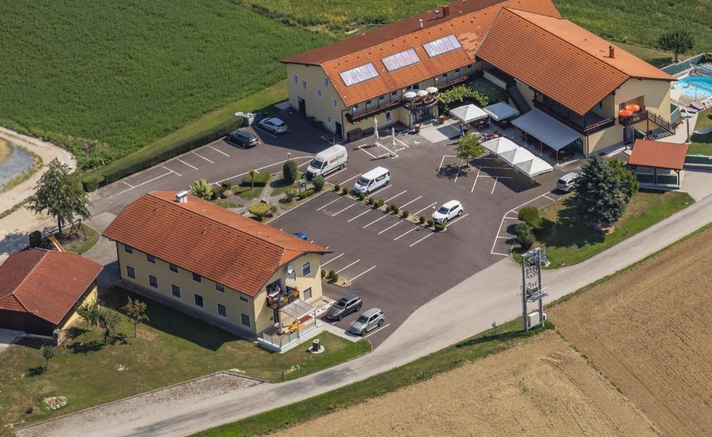 Letecký snímek ubytování Pension Weinbauer