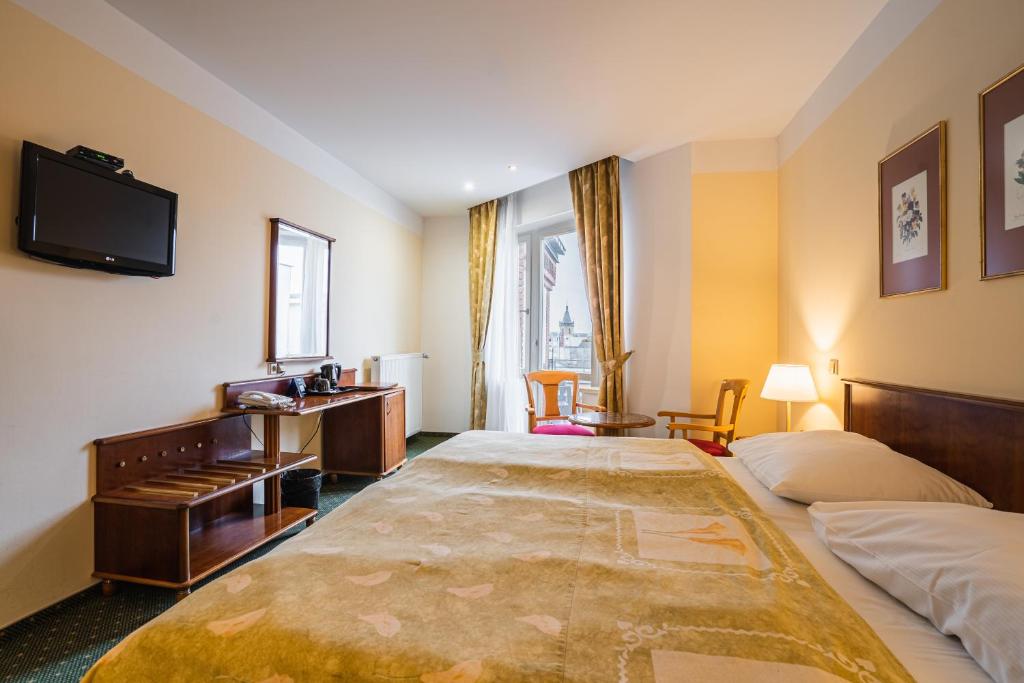 Postel nebo postele na pokoji v ubytování EA Hotel Rokoko