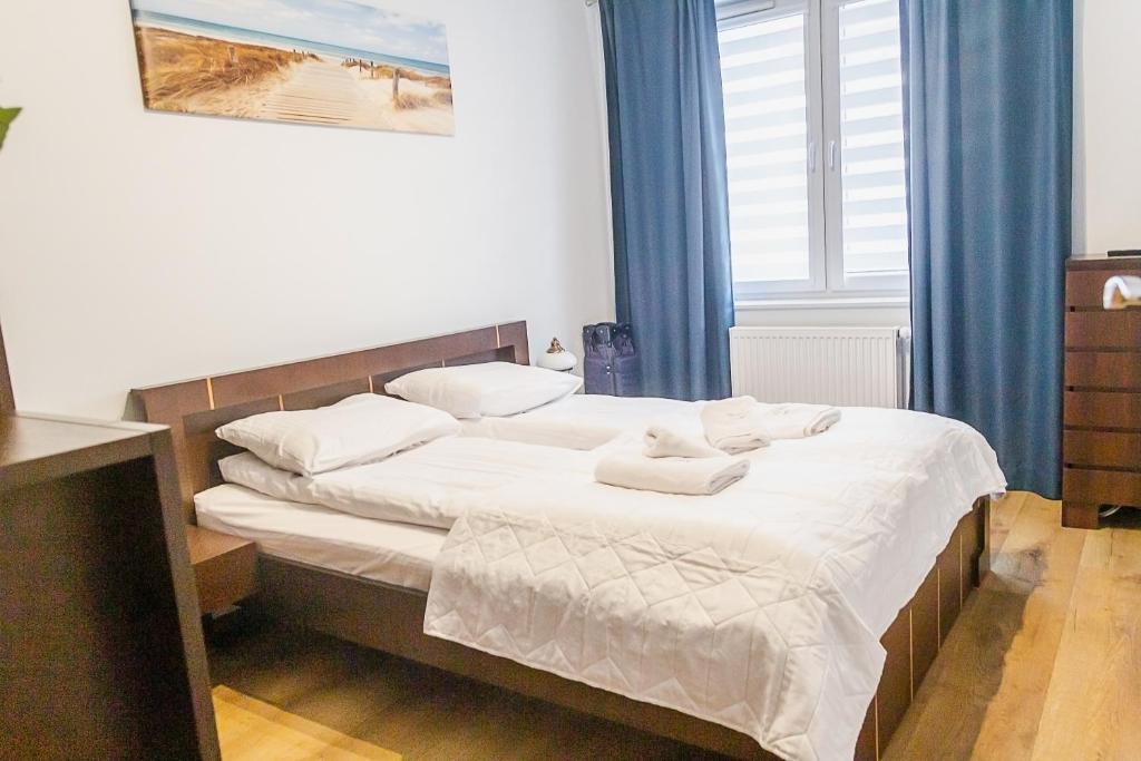 Posteľ alebo postele v izbe v ubytovaní Al-Dom Apartamenty Wiśniowy Ogród z garażem