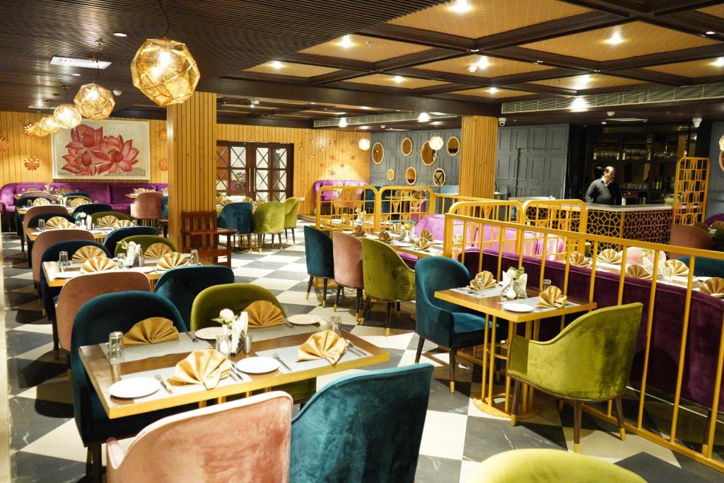 Restaurace v ubytování Amritara Surya, Mcleodganj, Dharamshala