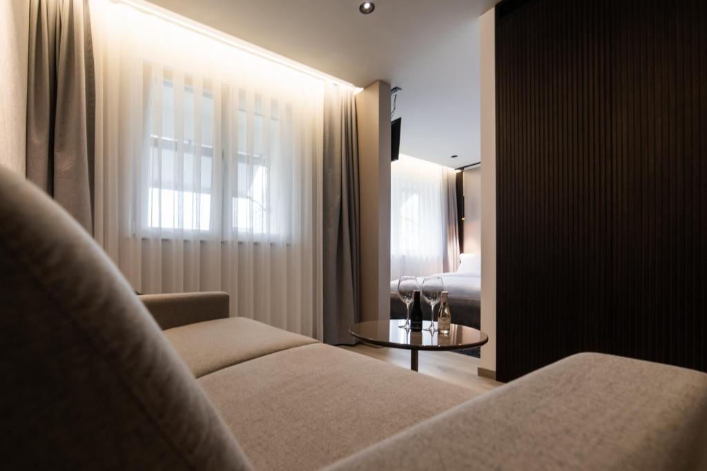 Posezení v ubytování Emery Hotel