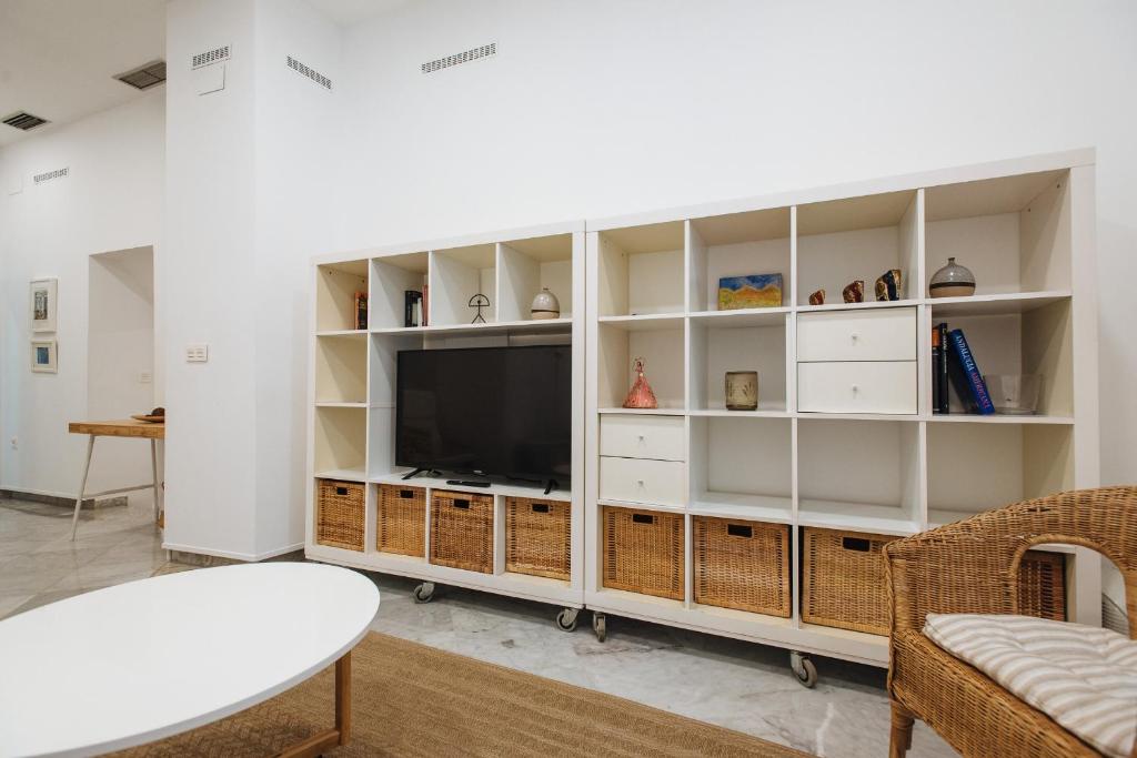 Telewizja i/lub zestaw kina domowego w obiekcie Apartamento cerca de la catedral