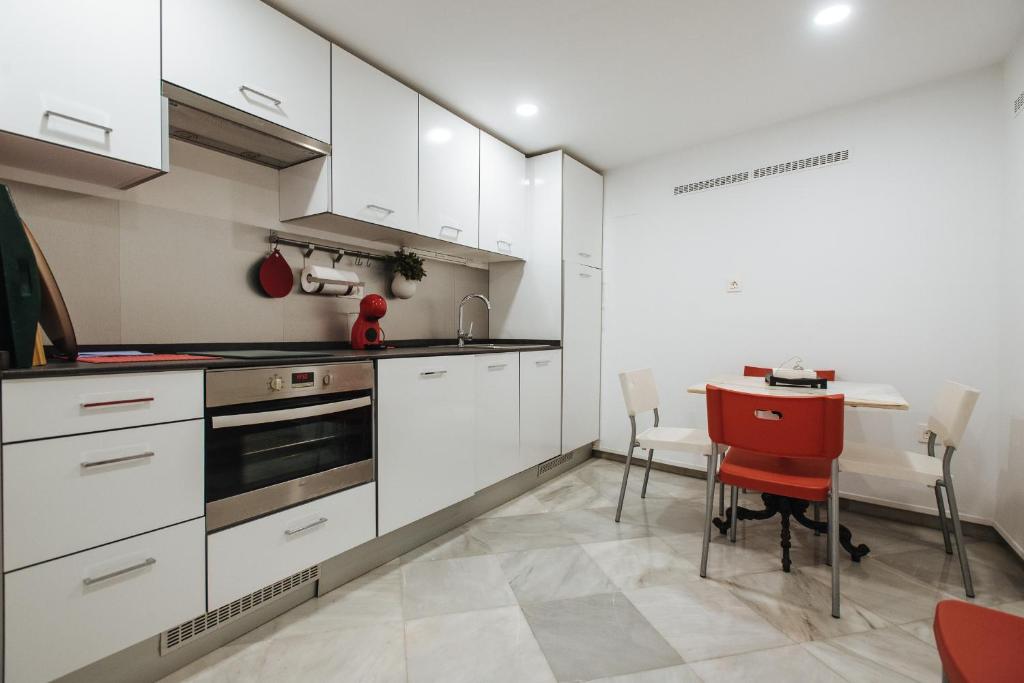 Kuchnia lub aneks kuchenny w obiekcie Apartamento cerca de la catedral