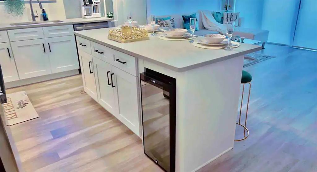 Lux place and cozy 3Beds 2Rooms enjoy life in WPB Gym, EV Station Nearby the downtown and beaches photo