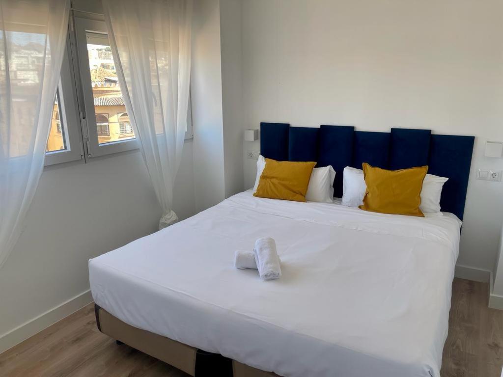 Posteľ alebo postele v izbe v ubytovaní Malaga City Suites
