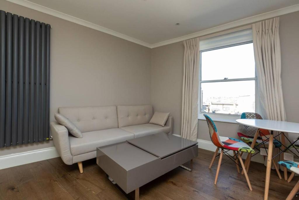 Spacious & Pristine 2BD Flat Balham, London (updated prices 2024)