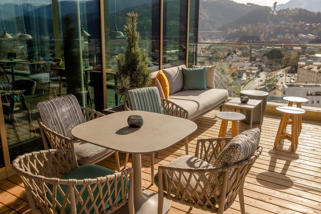 Nespecifikovaný výhled na hory nebo výhled na hory při pohledu z hotelu