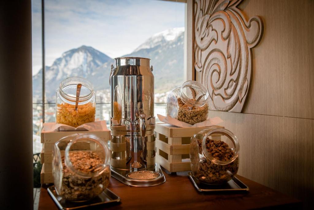Nespecifikovaný výhled na hory nebo výhled na hory při pohledu z hotelu