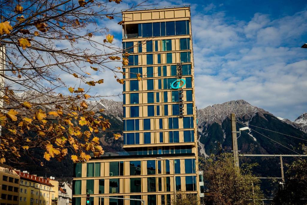 Nespecifikovaný výhled na hory nebo výhled na hory při pohledu z hotelu