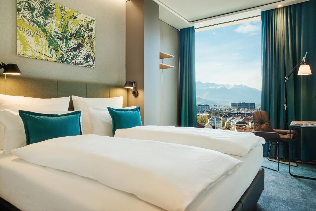 Nespecifikovaný výhled na hory nebo výhled na hory při pohledu z hotelu