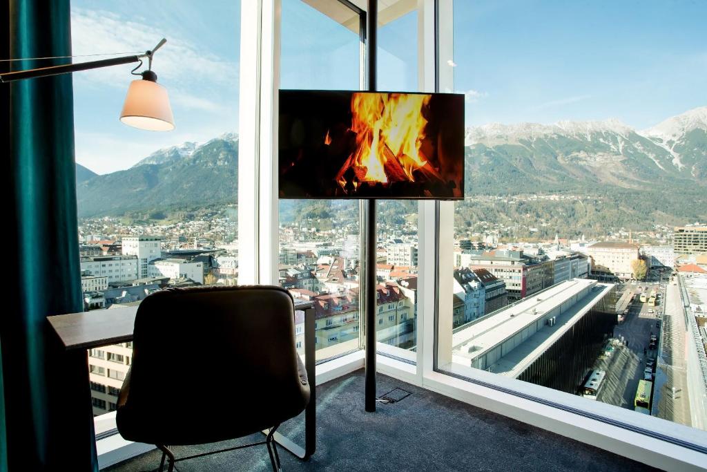 Nespecifikovaný výhled na hory nebo výhled na hory při pohledu z hotelu
