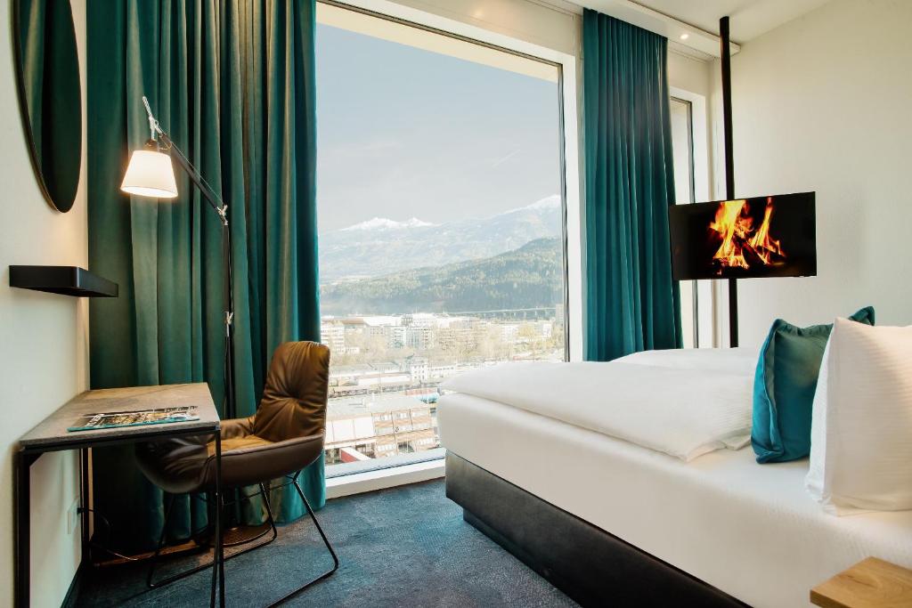 Nespecifikovaný výhled na hory nebo výhled na hory při pohledu z hotelu