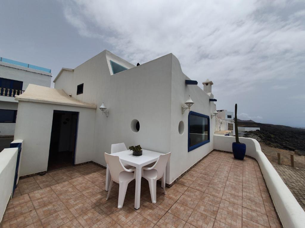 A balcony or terrace at Lanzarote Casa azul