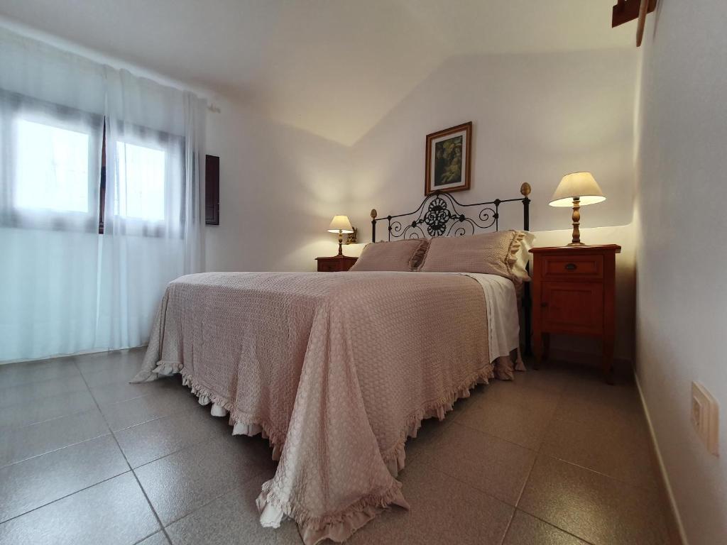 A bed or beds in a room at Lanzarote Casa azul