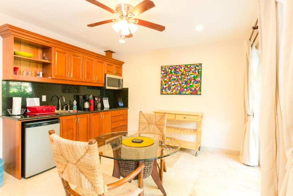 a kitchen with a glass table and a dining room at Lawson Rock - Yellowfish 110 Condo in Sandy Bay