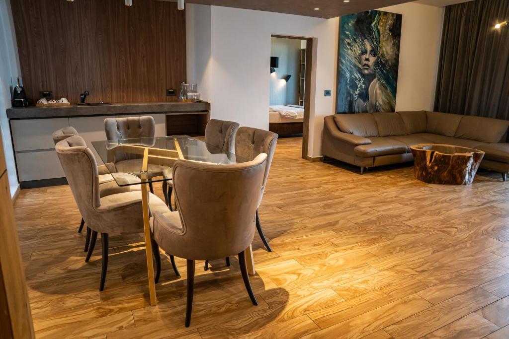 Een zitgedeelte bij Serenity Resort