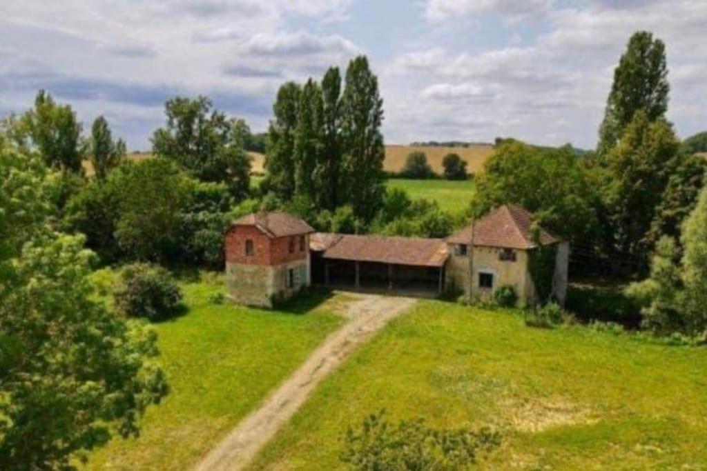 Fotografie z fotogalerie ubytování Maisonnette de campagne 70m2 v destinaci Lartigue