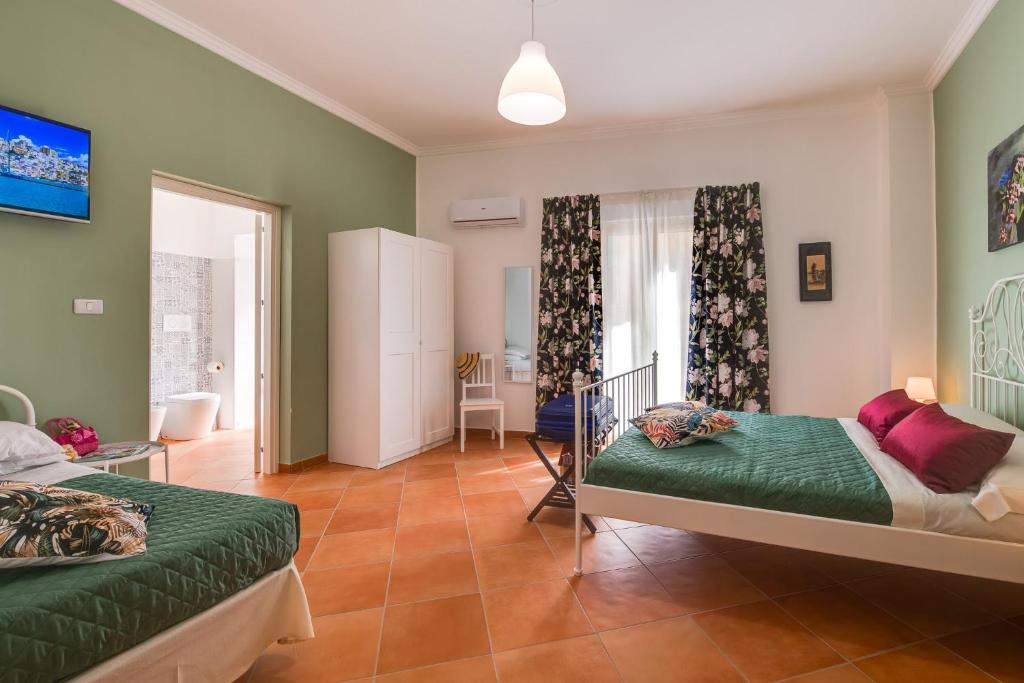 Postel nebo postele na pokoji v ubytování Namuri Rooms