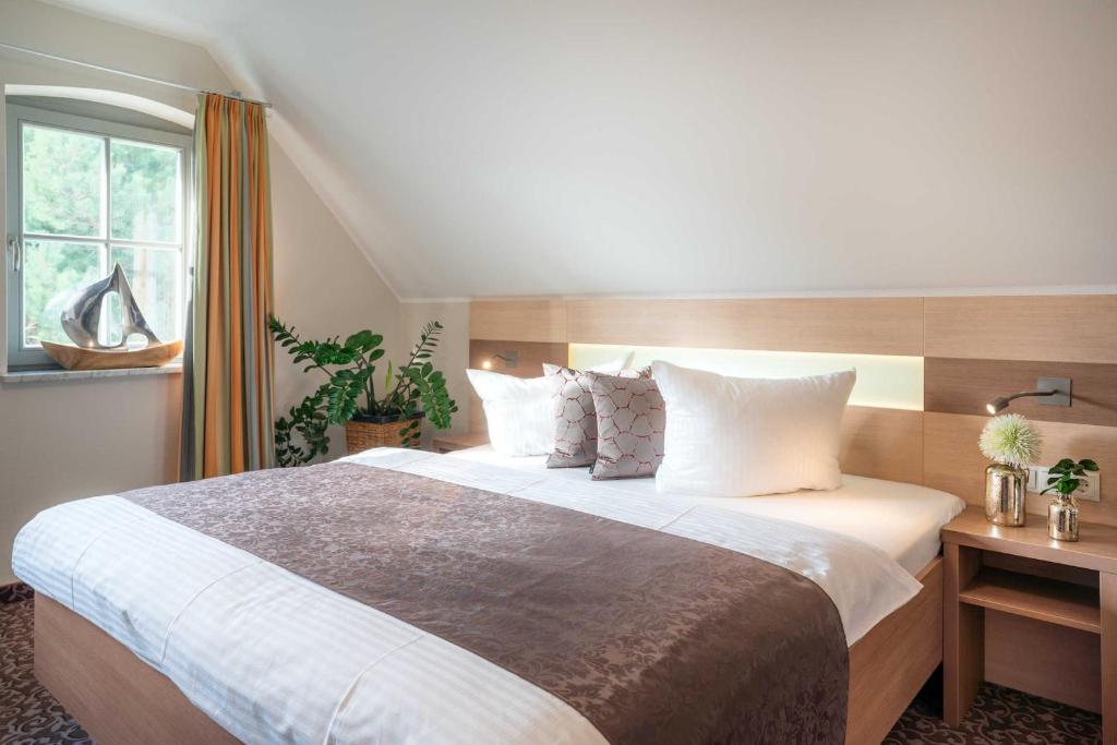 Postel nebo postele na pokoji v ubytování Ferienhaus Strandgut - Reetdachhaus in Strandnähe
