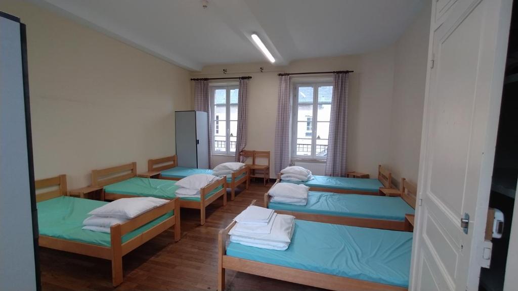 Postel nebo postele na pokoji v ubytování Logis des Grands Chapeaux