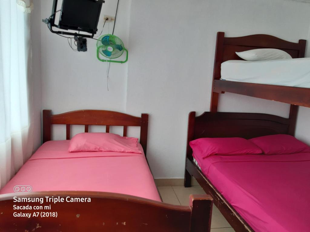 Hostal SAMARY - Salle Quadruple Standard
