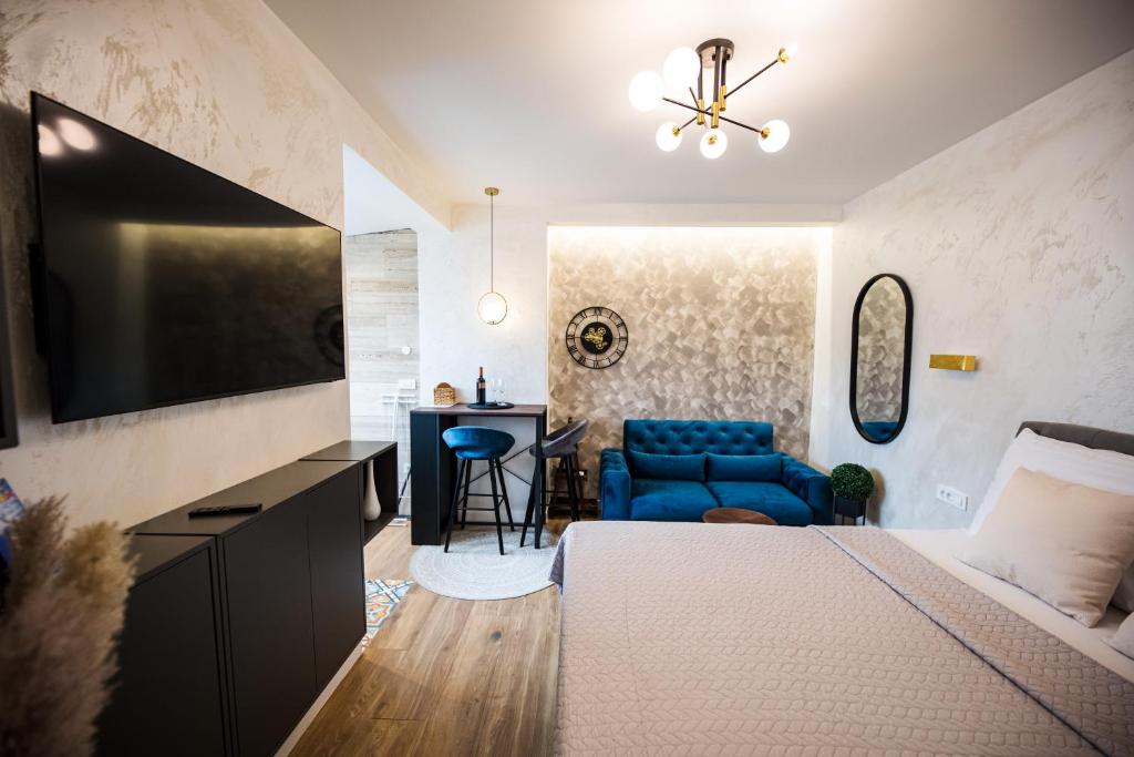 Televízia a/alebo spoločenská miestnosť v ubytovaní Luxury Studio Apartment with Terrace