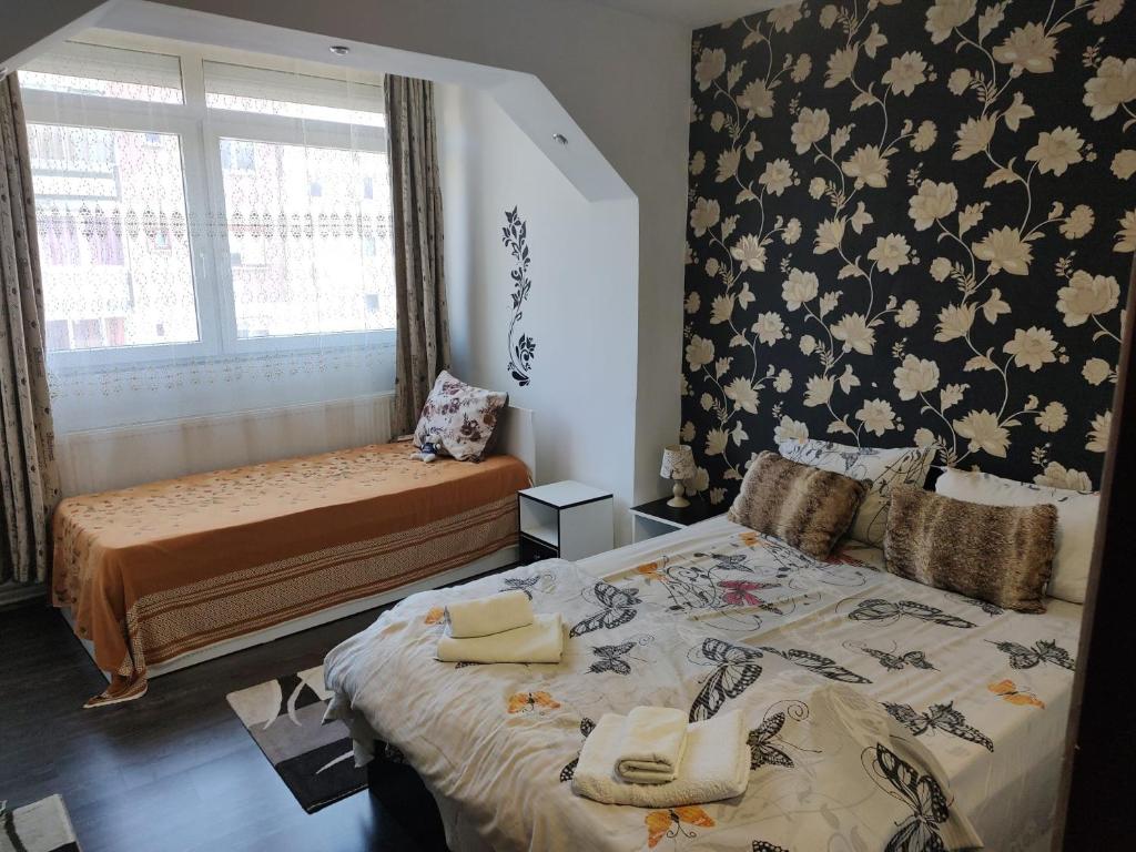 White black rooms