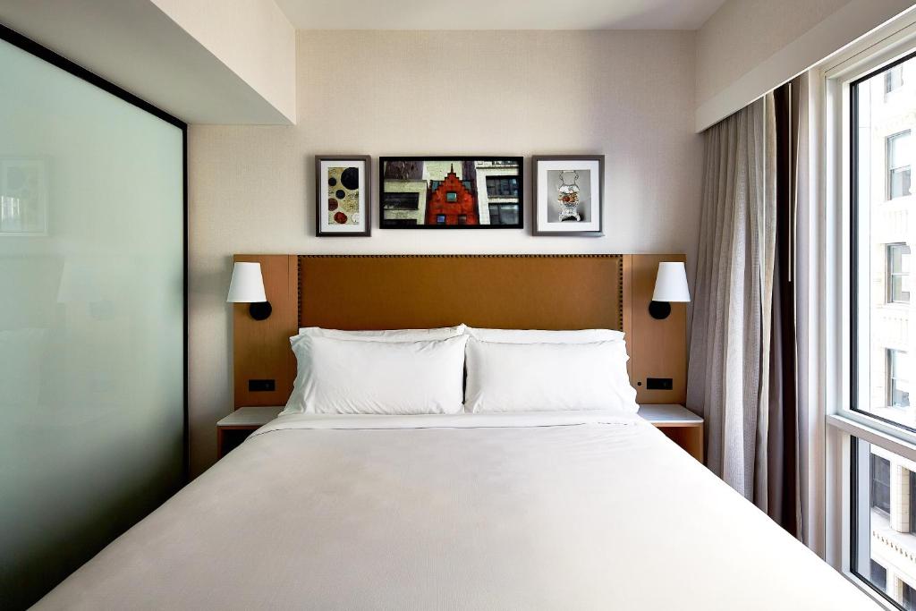 Postel nebo postele na pokoji v ubytování Hotel Indigo NYC Financial District by IHG