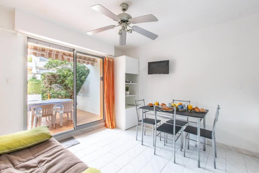 Posedenie v ubytovaní L'Orée du Couchant * Piscine * Parking Privé * Clim