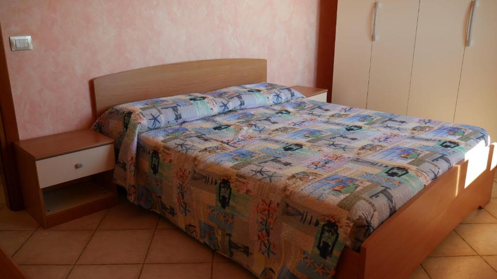 A bed or beds in a room at Appartamento vista mare Posidonia